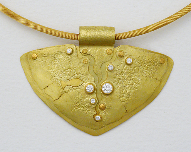  Tumi shaped necklace in layered 18K gold with diamonds 
